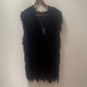 Vertigo faux long fuzzy vest. XS/S